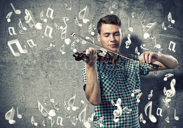 Homem violinista moço casual cimento jogar Foto stock © adam121