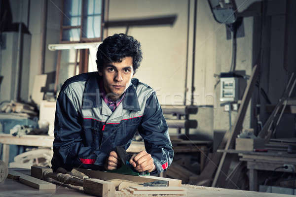 Stock foto: Zimmermann · Arbeit · jungen · Handwerker · einheitliche · arbeiten