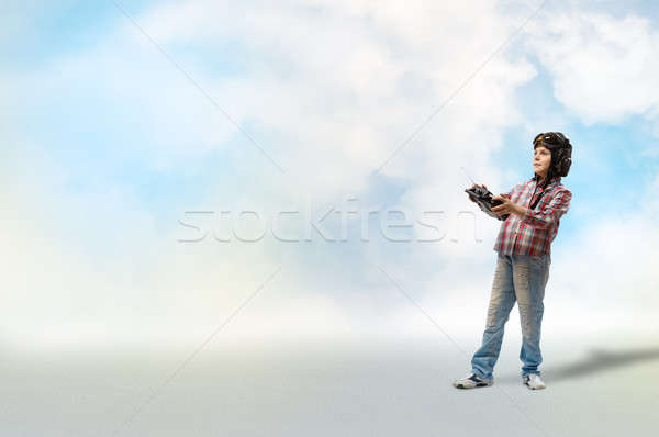 Băiat dreams pilot cască radio Control de la distanţă Imagine de stoc © adam121