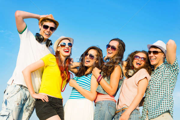 Stok fotoğraf: Grup · gençler · güneş · gözlüğü · şapka