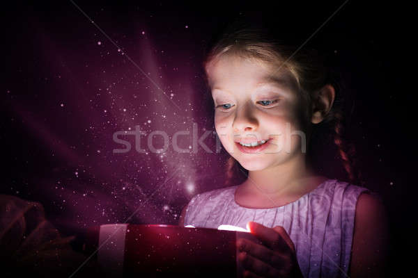 Foto stock: Natal · menina · caixa · magia · luz · milagre