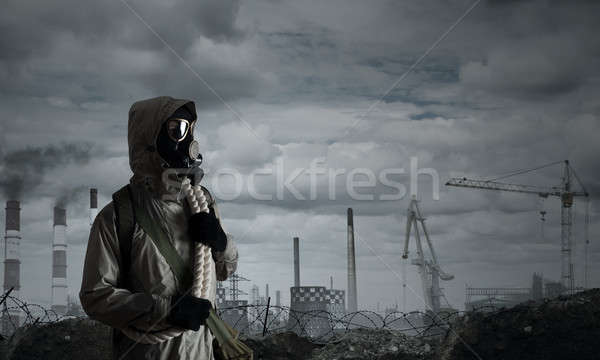 Post Zukunft Mann Überlebende Gasmaske Stock foto © adam121