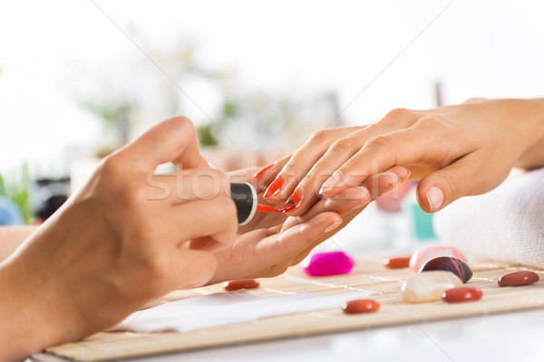 Manicure procedura kobieta salon paznokci zdrowia Zdjęcia stock © adam121