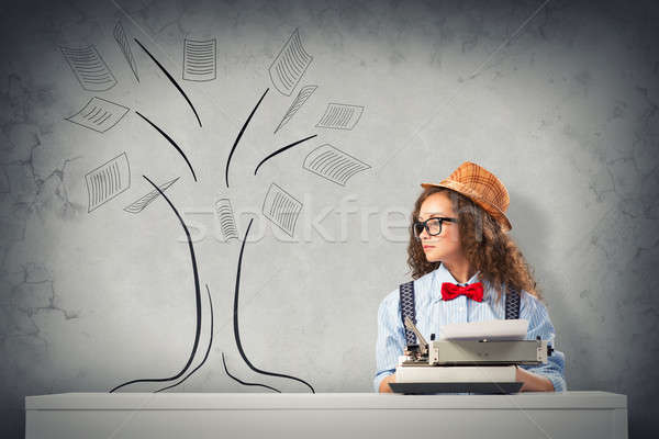 Mujer escritor imagen mesa máquina de escribir Foto stock © adam121