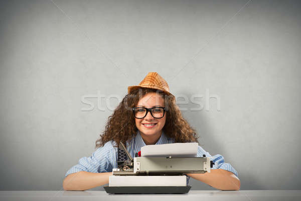 Vrouw schrijver afbeelding jonge vrouw tabel schrijfmachine Stockfoto © adam121