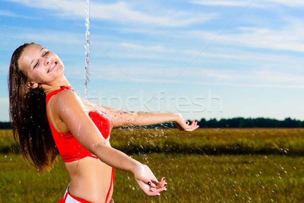 Sportiv fată roşu uniforma sticlă apă Imagine de stoc © adam121