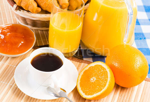 Foto stock: Desayuno · continental · jugo · de · naranja · croissants · fresas · naturaleza · muerta · café