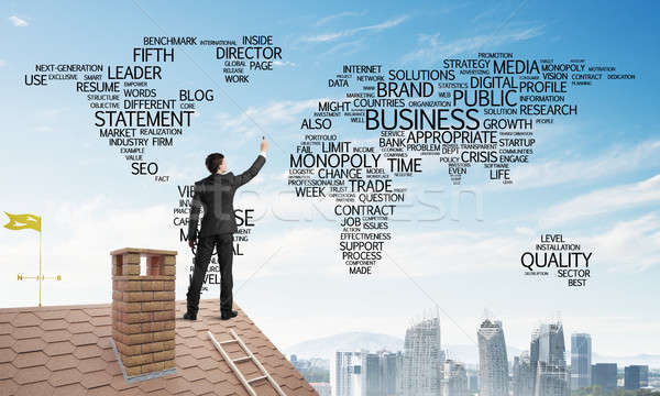 Om de afaceri cărămidă acoperiş trage hartă a lumii globalizarea Imagine de stoc © adam121