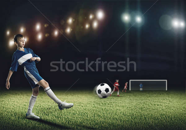 Foto stock: Jovem · futebol · campeão · animado · menino