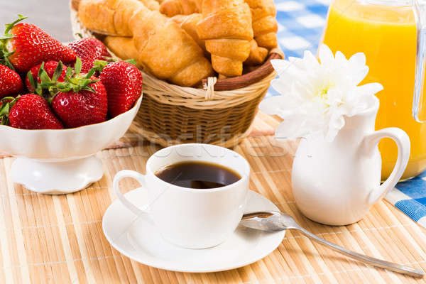 Stockfoto: Continentaal · ontbijt · sinaasappelsap · croissants · aardbeien · stilleven · koffie