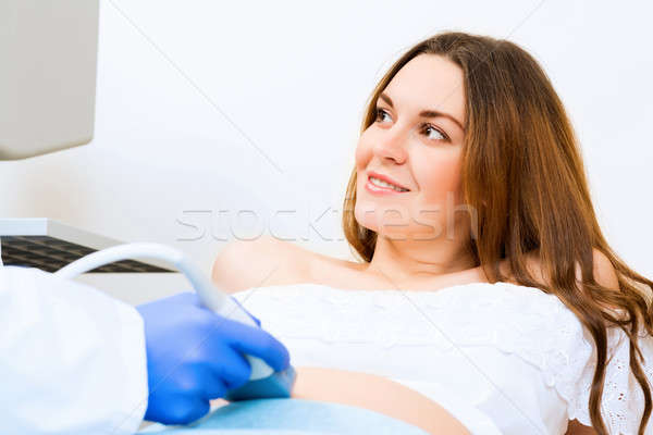Kobieta w ciąży recepcji lekarza młodych atrakcyjny zdrowia Zdjęcia stock © adam121