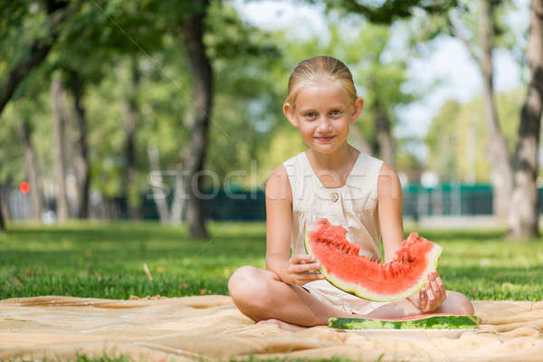 Kid Wassermelone Scheibe cute Mädchen Sitzung Stock foto © adam121