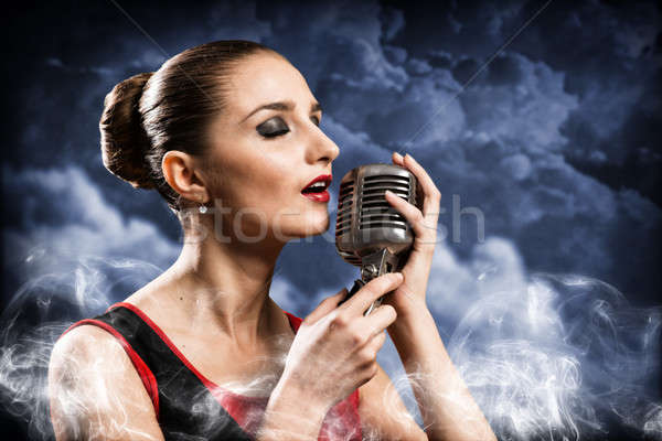Hermosa mujer rubia cantante micrófono alrededor Foto stock © adam121