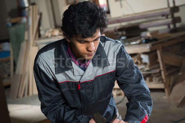 Foto stock: Carpinteiro · trabalhar · jovem · artesão · uniforme · trabalhando