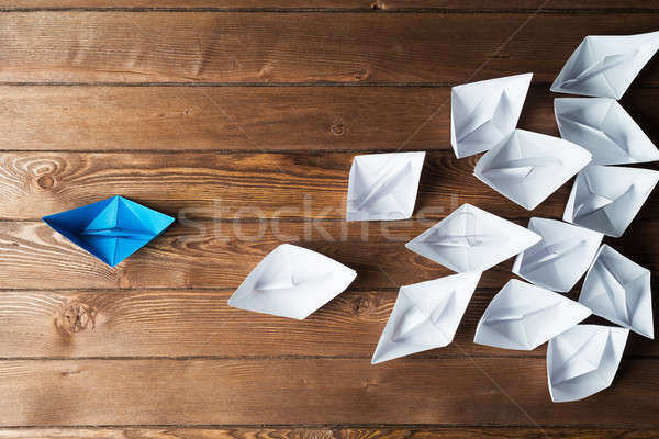 ストックフォト: ビジネス · リーダーシップ · セット · 折り紙 · ボート · 木製のテーブル