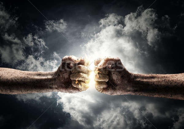 Conflict doua alte dramatic cer Imagine de stoc © adam121