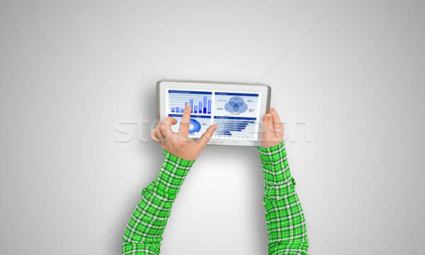 Finansowych aplikacja górę widoku dziewczyna ręce Zdjęcia stock © adam121