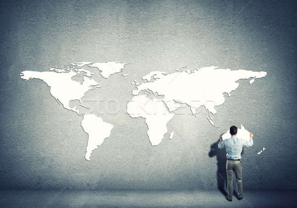 Globale wisselwerking zakenman permanente Maakt een reservekopie continenten Stockfoto © adam121