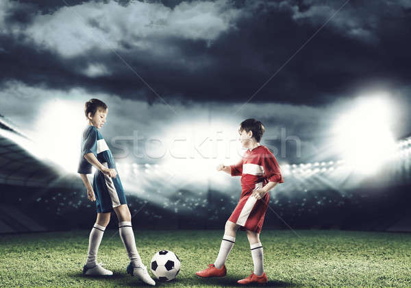 Foto stock: Partido · de · fútbol · dos · ninos · escuela · edad · jugando