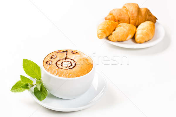 Foto stock: Grande · copo · café · croissants · prato · padrão