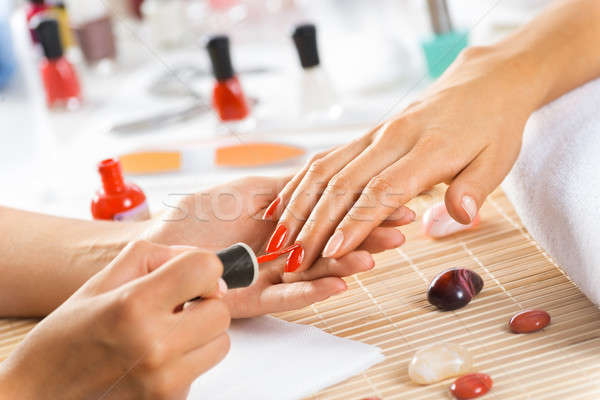 Manicure procedura kobieta salon paznokci kwiaty Zdjęcia stock © adam121