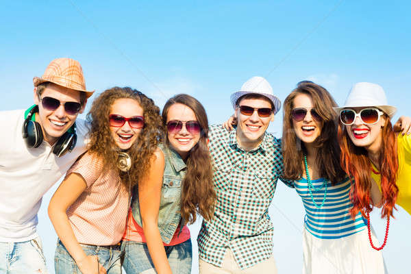Groupe jeunes lunettes de soleil chapeau [[stock_photo]] © adam121
