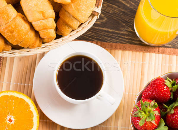 Kontinentales Frühstück Kaffee Erdbeere Croissant Saft Obst Stock foto © adam121