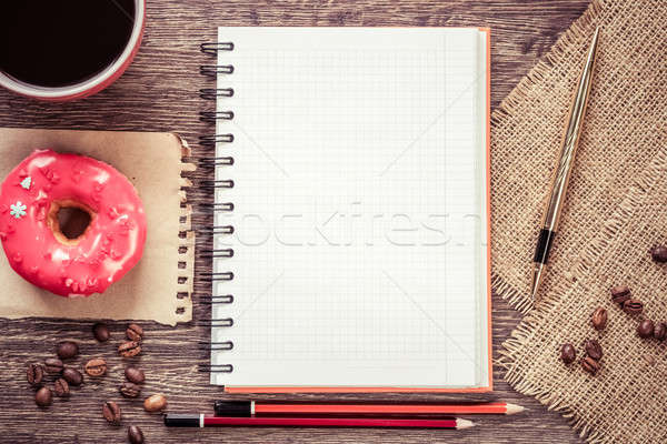 Notepad ceaşcă cafea Imagine de stoc © adam121