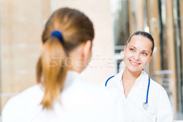 二 醫生 說 前廳 醫院 微笑 商業照片 © adam121