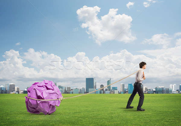 Foto stock: Hombre · esfuerzo · grande · pelota · papel