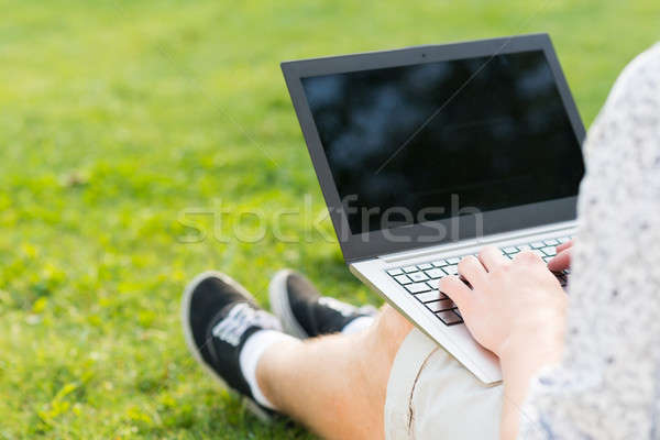 молодым человеком рабочих парка ноутбука сидят трава Сток-фото © adam121