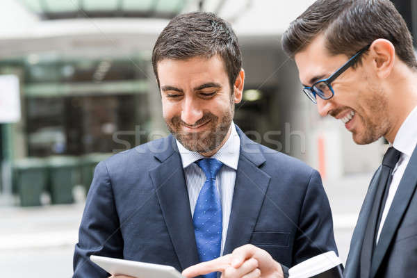 üzlet törik kettő üzletemberek beszél kint Stock fotó © adam121