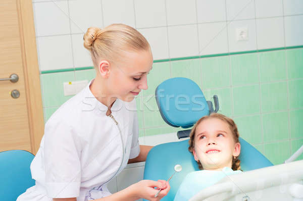 Fiatal orvos nő lány fogorvosi rendelő rendszeres Stock fotó © adam121