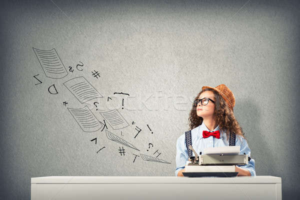 Vrouw schrijver afbeelding jonge vrouw tabel schrijfmachine Stockfoto © adam121