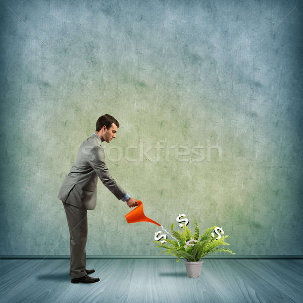 Afaceri creare imagine om de afaceri stropitoare copac Imagine de stoc © adam121