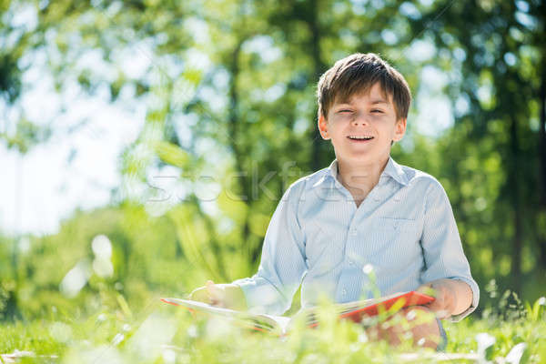 男孩 · 夏天 · 公园 ·小· 可爱的 · 坐在 / little adorable boy