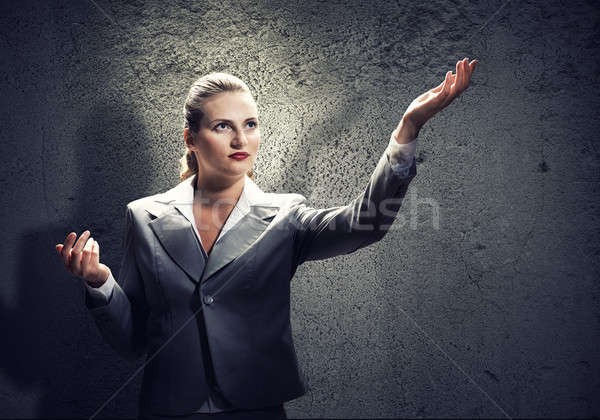 Rezando mujer de negocios jóvenes manos pecho Foto stock © adam121