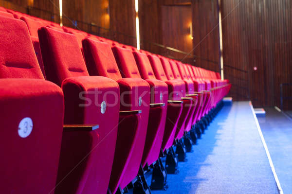 Teatru scaun roşu scară fundaluri Imagine de stoc © advanbrunschot