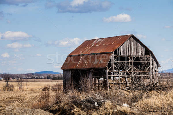 Starych opuszczony stodoła zardzewiałe nigdzie niebo Zdjęcia stock © aetb