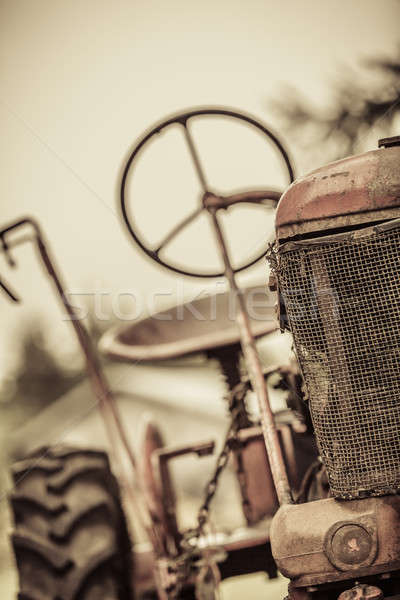 Velho vermelho vintage trator nenhum povo homem Foto stock © aetb