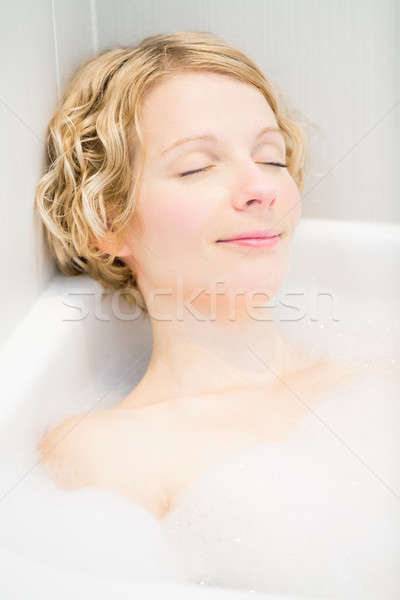 Entspannenden Bad glücklich Frau Wasser Stock foto © aetb