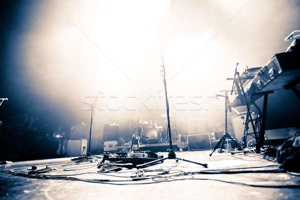 Gol etapă chitară lumina microfon Imagine de stoc © aetb