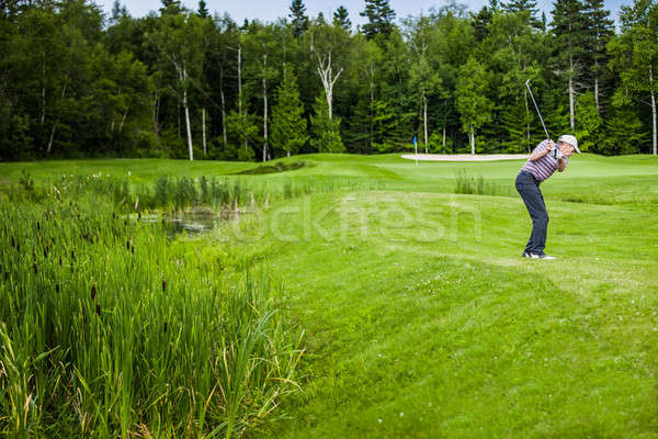 Volwassen golfer golfbaan swing water Stockfoto © aetb