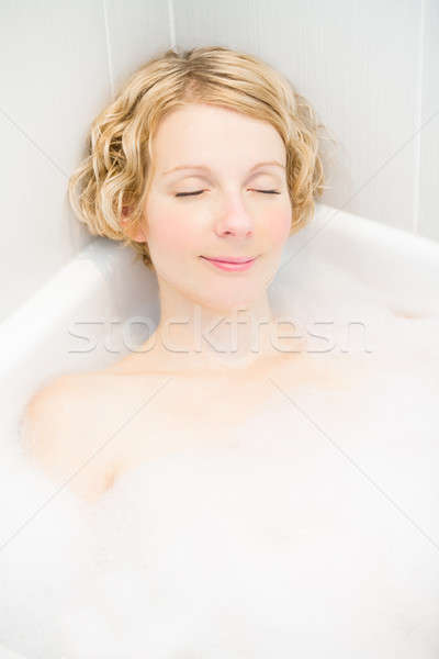 Glücklich entspannenden Bad Frau Körper Stock foto © aetb