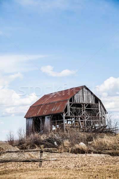 Vieux abandonné grange rouillée nulle part ciel Photo stock © aetb