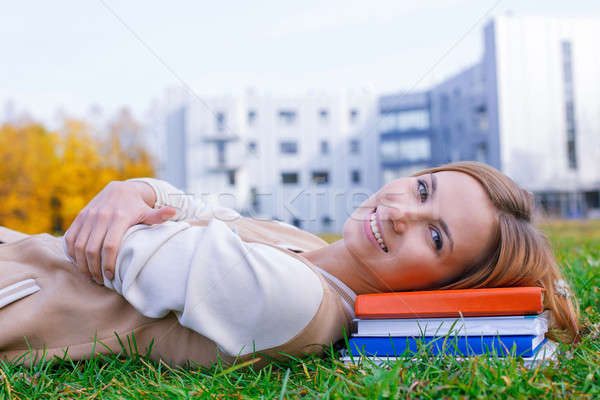 Foto stock: Estudiante · libros · sonriendo · cámara · belleza · retrato