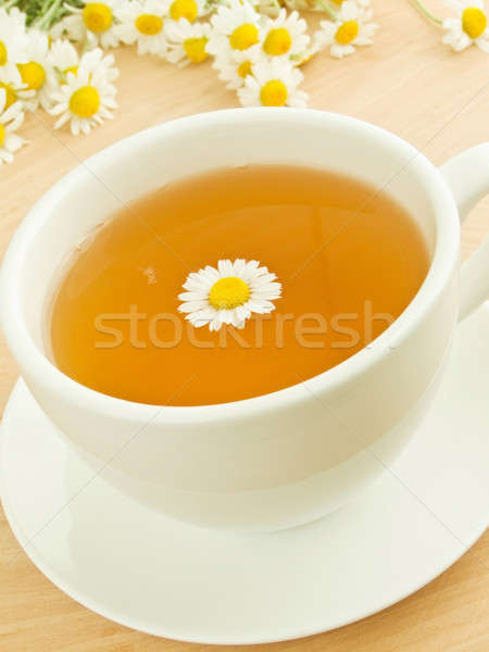 Manzanilla té blanco taza flor superficial Foto stock © AGfoto
