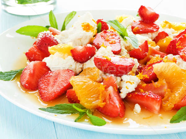 Saláta friss gyümölcsök bogyók túró sekély Stock fotó © AGfoto