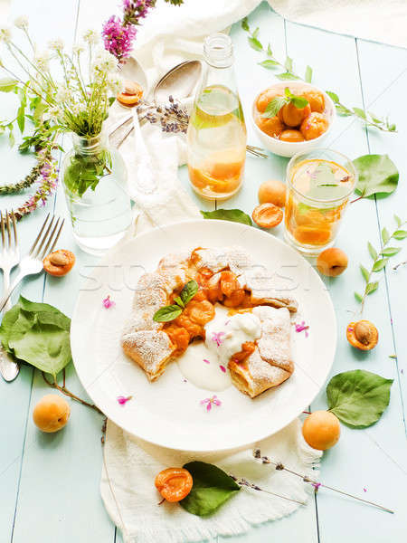 Sweet abricot tarte yogourt peu profond [[stock_photo]] © AGfoto