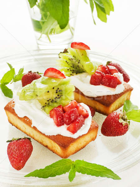 Gâteaux coco crème fouettée fraise kiwi peu profond [[stock_photo]] © AGfoto